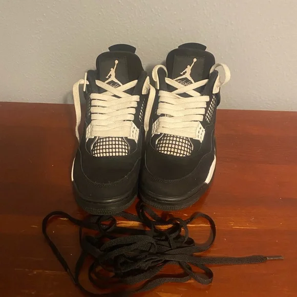 Jordan Black and White Low-Top Sneakers Air Jordan 4 Retro Thunder - Picture 6 of 10